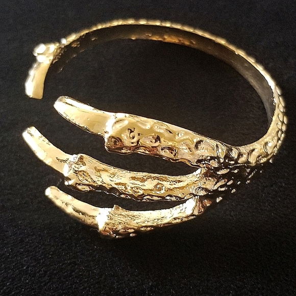 Eagles claw gold tone bangle - Picture 1 of 6